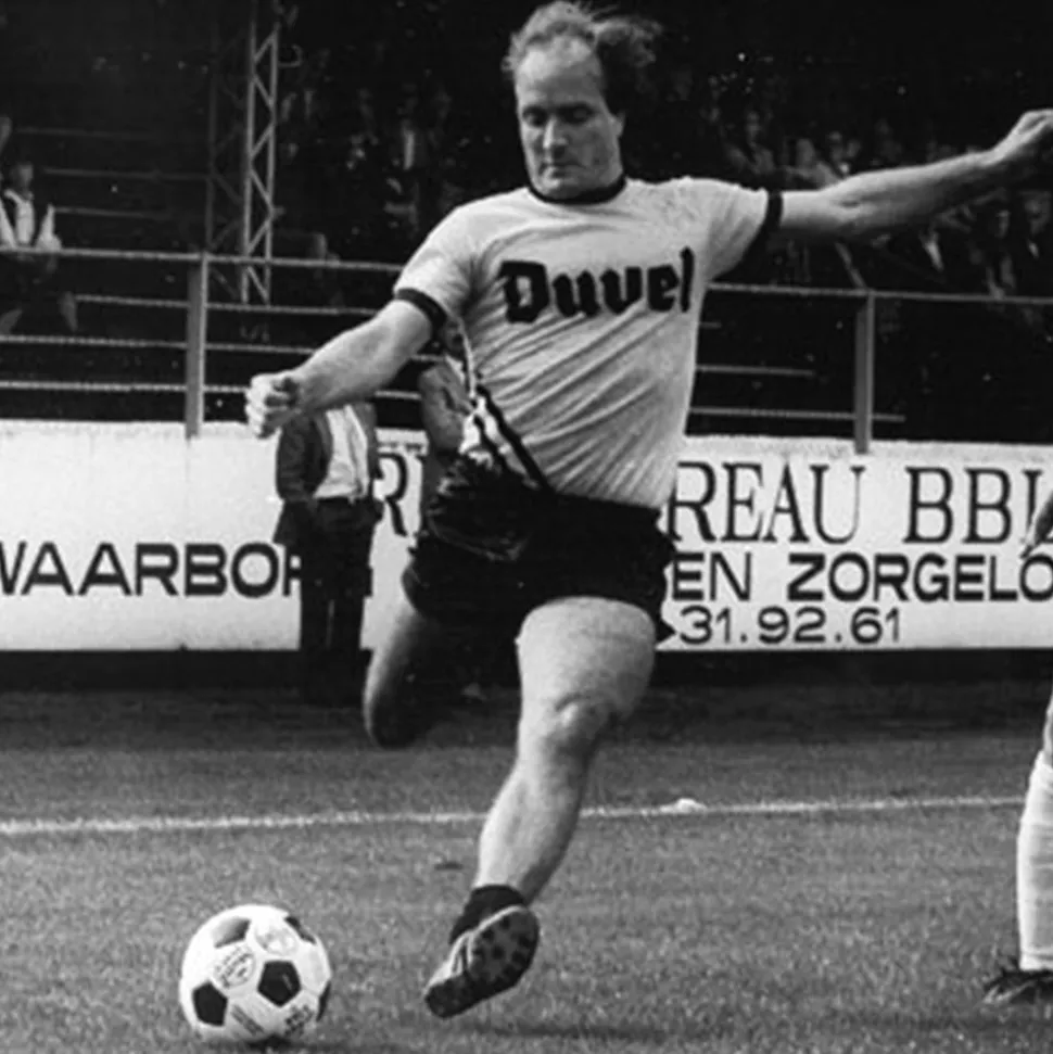 Berchem Sport 1982 - 83 Maillot de Foot Rétro